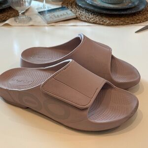 OOFOS Lavender Slide Sandals